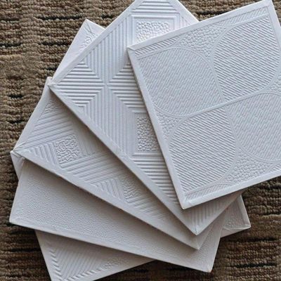 Buon prezzo Il soffitto all'aperto del gesso del PVC, PVC impermeabile ha laminato il soffitto falso in linea