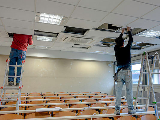 Buon prezzo Sistemi di soffitti in gesso in PVC personalizzabili che consentono dimensioni e finiture su misura per soddisfare specifici requisiti architettonici in linea