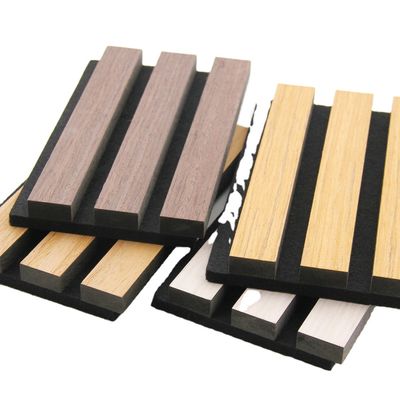 Buon prezzo Eco-Friendly Akupanel Acoustic Slat Wall Panel with 550kg/m3 ~ 880kg/m3 Density and 21mm Thickness for Modern Living Room Soundproofing in linea