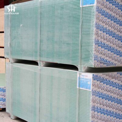 Buon prezzo Resistente all'umidità Gipsoplatta comune per soffitti e pareti divisorie Pannelli leggeri Resistente al fuoco Superficie liscia stabile in linea